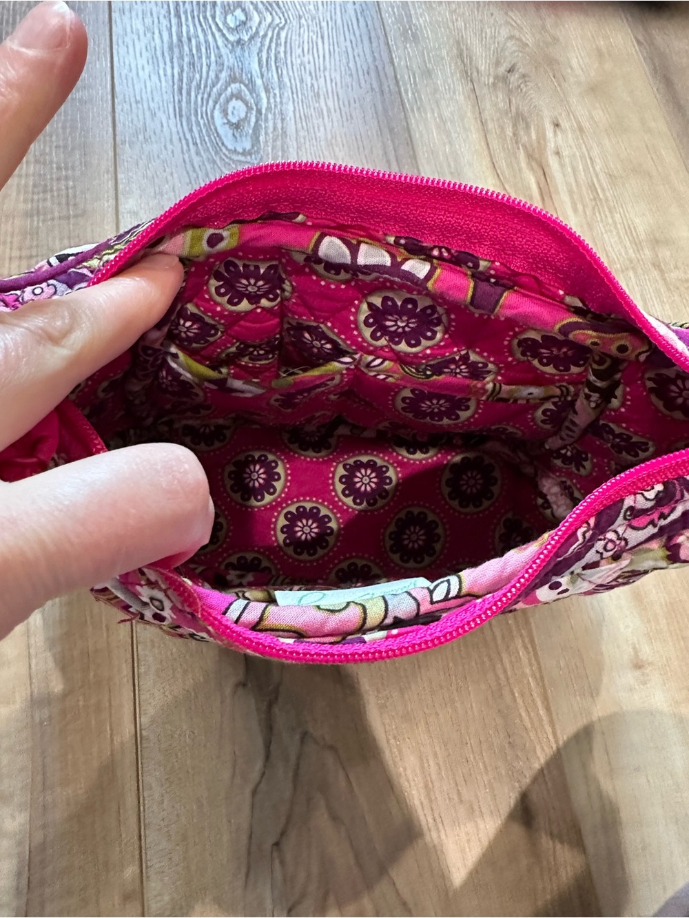 Vera Bradley shoulder bag in the retired Very Berry Paisley pattern - Picture 5 of 8